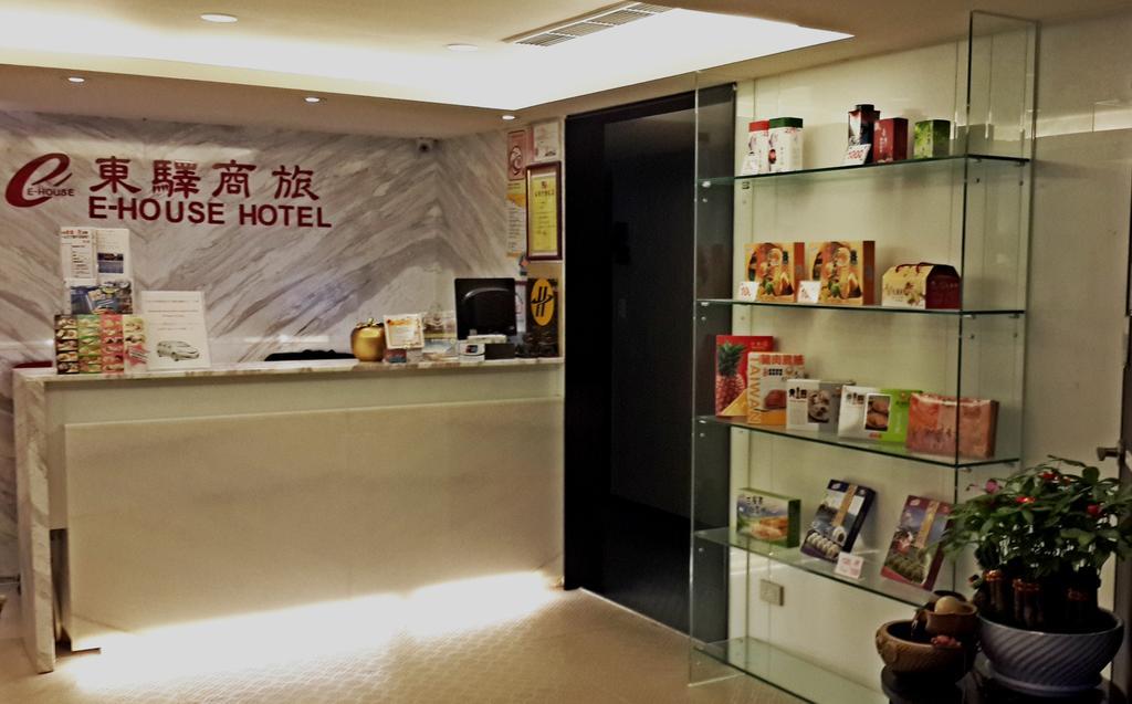 E-House Hotel Taipei Bagian luar foto