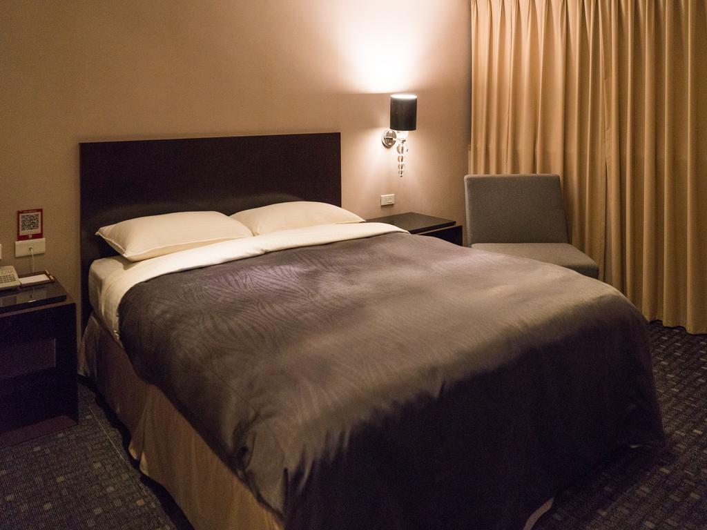 E-House Hotel Taipei Bagian luar foto
