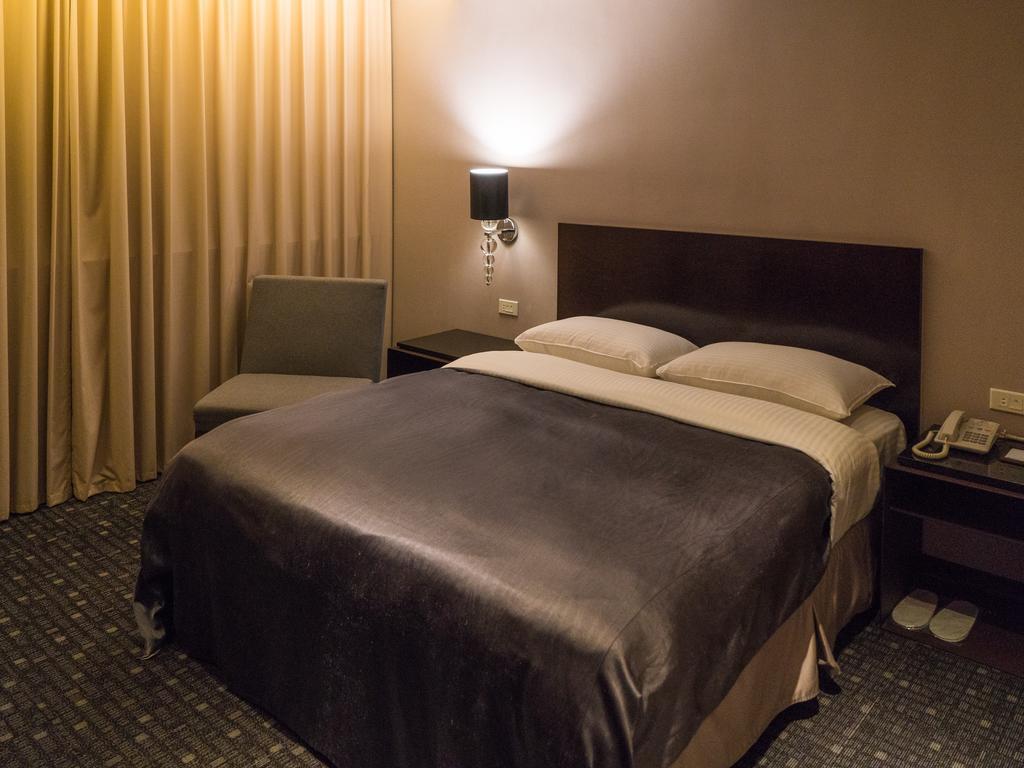 E-House Hotel Taipei Bagian luar foto
