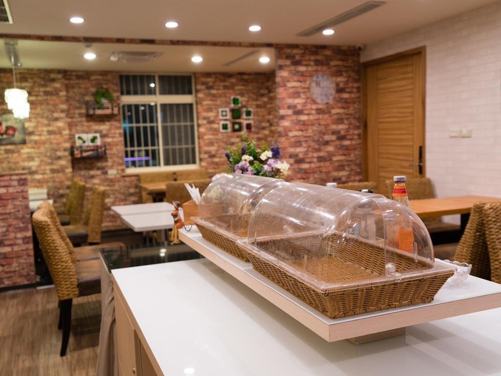 E-House Hotel Taipei Bagian luar foto