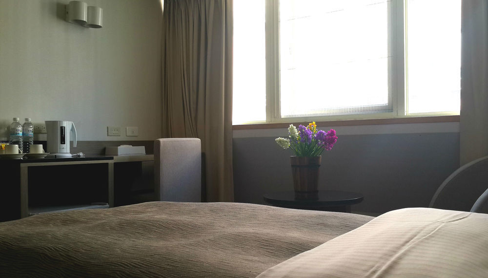 E-House Hotel Taipei Bagian luar foto