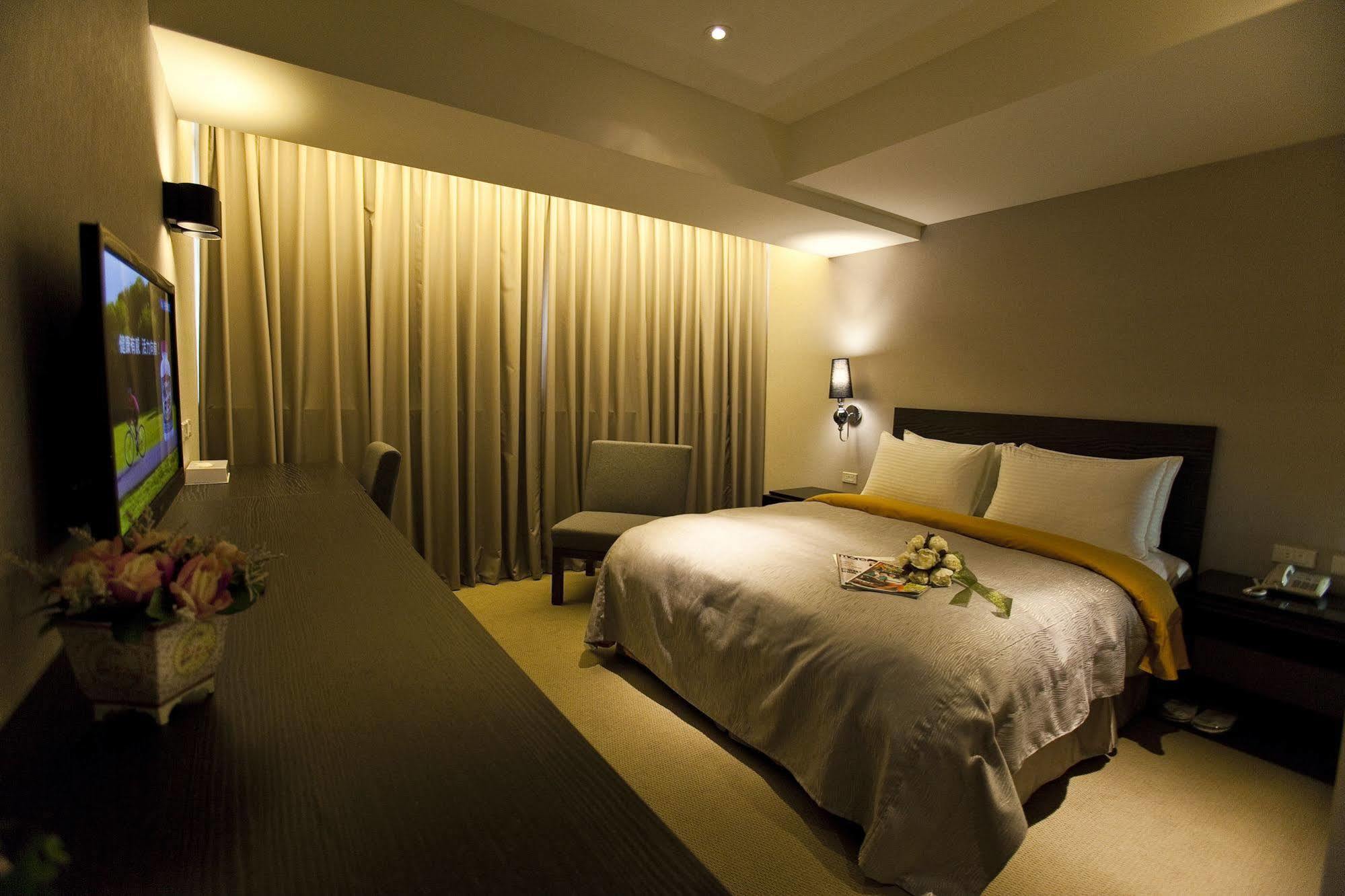 E-House Hotel Taipei Bagian luar foto