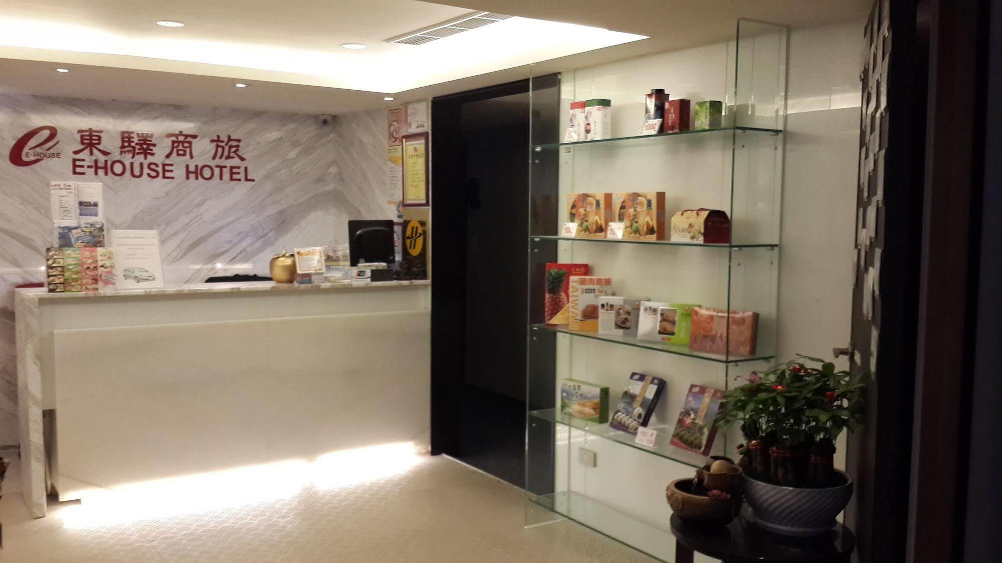 E-House Hotel Taipei Bagian luar foto