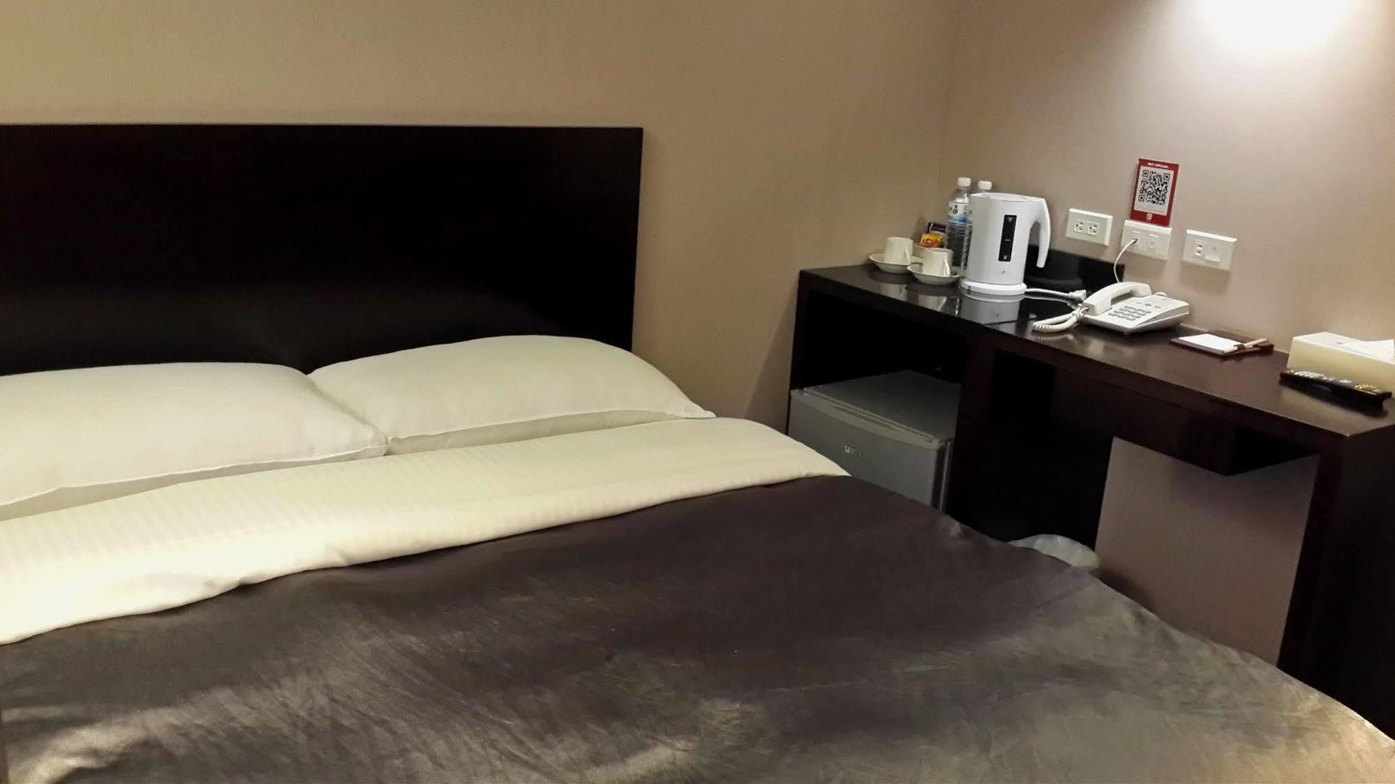 E-House Hotel Taipei Bagian luar foto